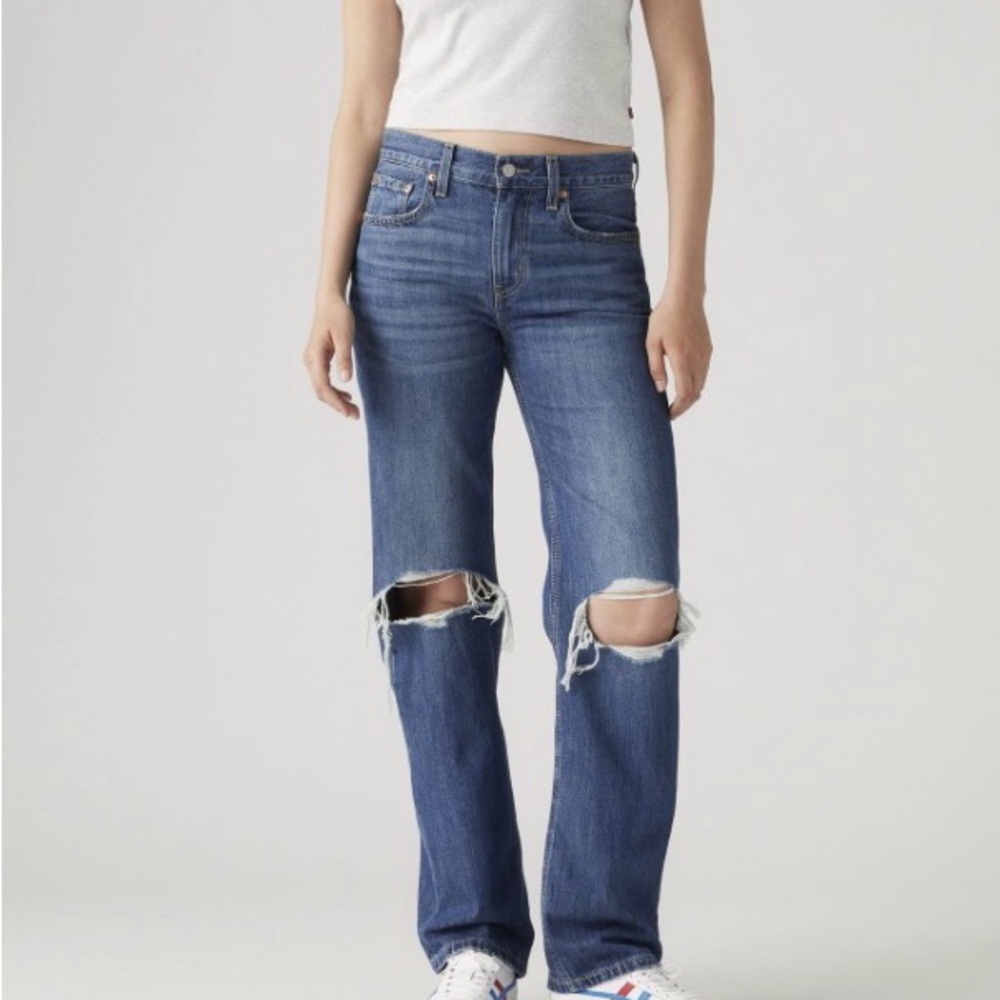 NWT Levi's Women's Low Pro Straight Jeans featuring distressed detailing / Sz 33